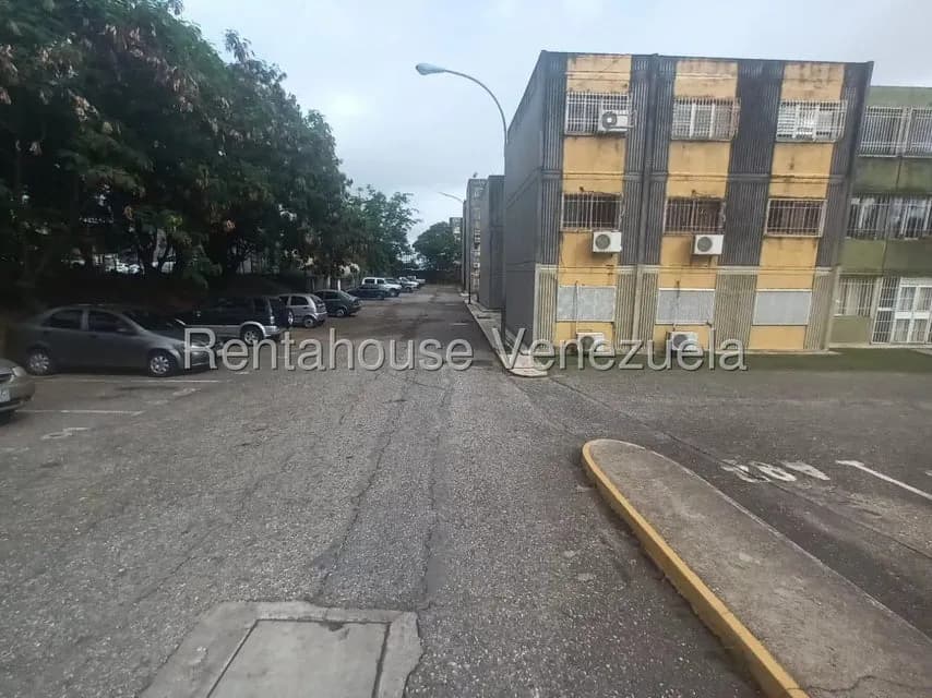 Apartamento (Planta Baja) en Alquiler en La Mora, Lara