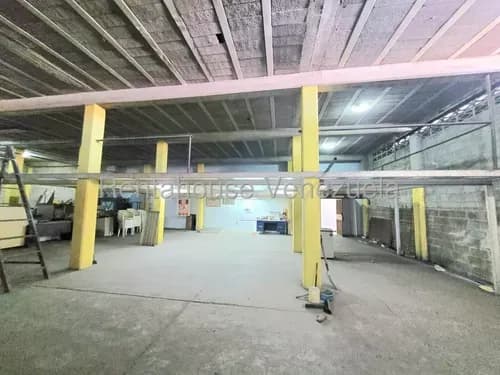 Bray Montoya Vende Acogedora Casa Al Este De Barquisimeto, Zona Residencial O Comercial. Cuenta Con Espacios Libres. 2#4#1#4#3#4
