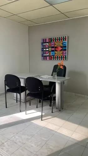 Cubiculo En Alquiler En Calicanto, Centro Profesional Plaza 15 Mts2