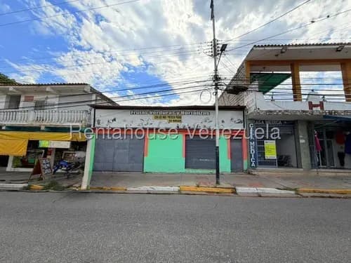 Oportunidad Para Inversionistas Y Emprendedores. 26-18905 Inm, Se Vende Local Comercial Estratégicamente Ubicado En El Corazón Del Casco Central De Tocuyito