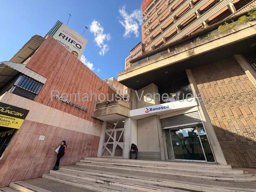 Comercial (Oficina) en Alquiler en Los Dos Caminos, Distrito Metropolitano