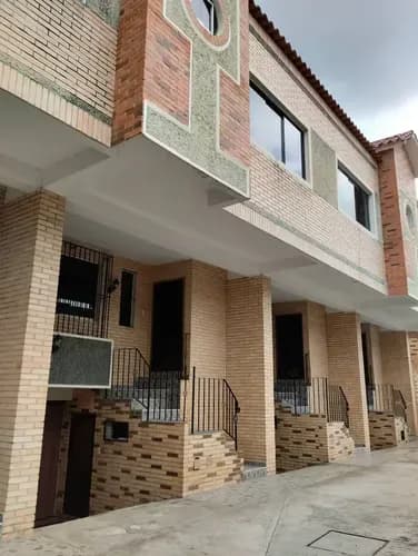 Angelica Rivas Vende Town House En Conjunto Residencial Athenas, Urbanización El Parral, Valencia Vzla