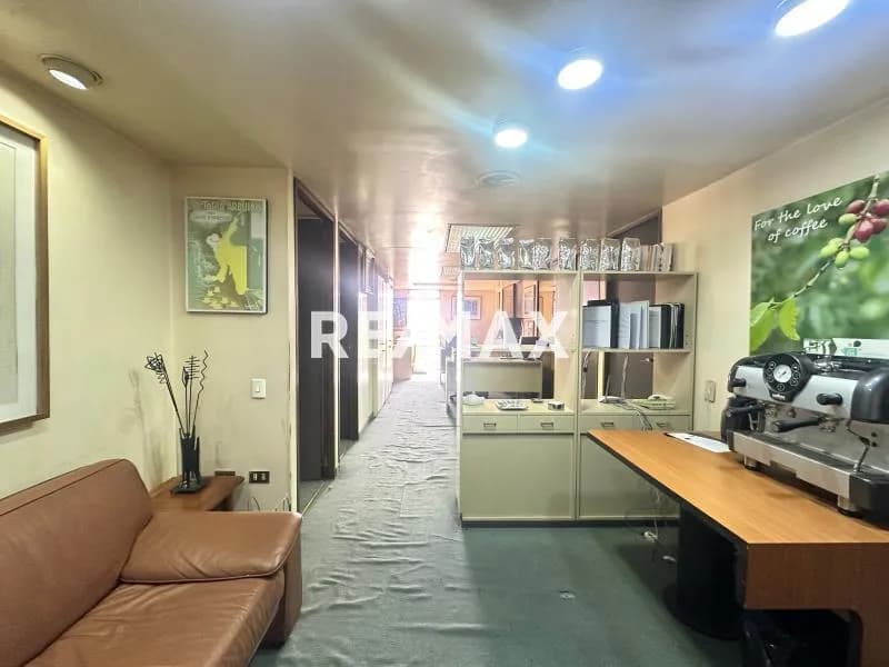 Alquilo oficina en El Rosal con 150 m2 y excelente ubicación