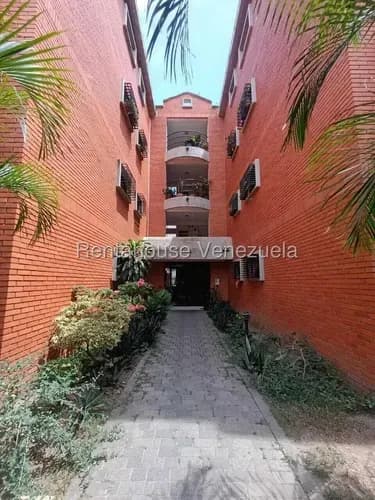 ##maria Elena Oropeza ## Vende Espectacular E Impecable Apartamento 105 M2 /listo Para Habit2 Ptos De Estacionam / Cuenta Salón De Fiestas Areas Verdes Y Seguridad / En Zona Oeste, Lara~#26-17718/