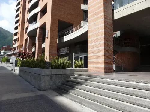 Oficina En Alquiler. Los Dos Caminos. Totalmente Remodelada. Fc // 26-18558