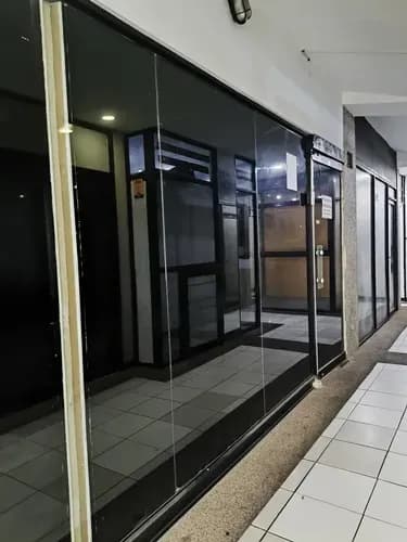 Alquiler Local Comercial. Centro Comercial El Refugio. Guatire
