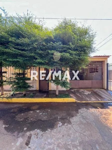 Hermosa Casa en urbanización El saman en esquina