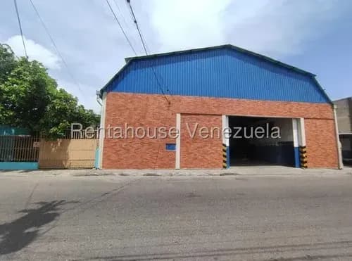 M&n Vende; Excelente Galpon De 976m2; Ubicado Al Centro Oeste De Barquisimeto Lara: 25-24134