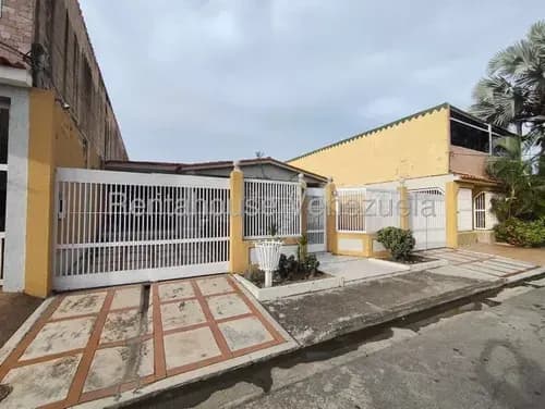 Quinta En Venta En La Exclusiva Urb Corinsa De Cagua En Calle Cerrada 25-23751 Hc