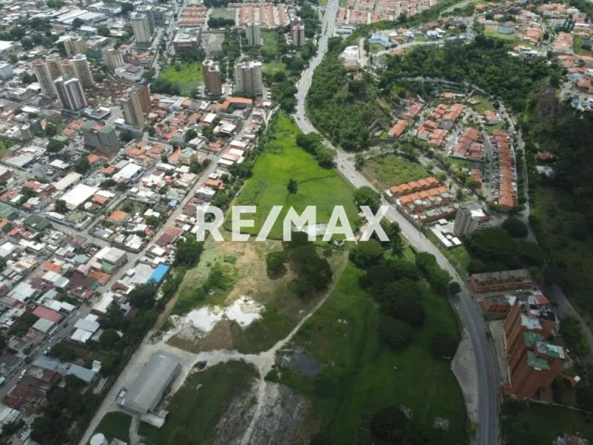 Venta de terreno en la Avenida Interindustrial Ciudad de La Victoria Estado Aragua