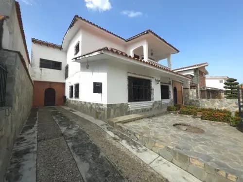 Se Ofrece Amplia Casa De Dos Niveles En Prebo