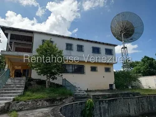 Casa En Venta En Miranda Mm Carabobo Amplia Y Lista Para Remodelar Tanque De Agua