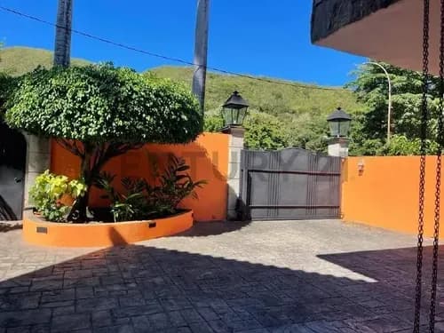 En Venta Hermosa Casa En La Urbanización Guaparo