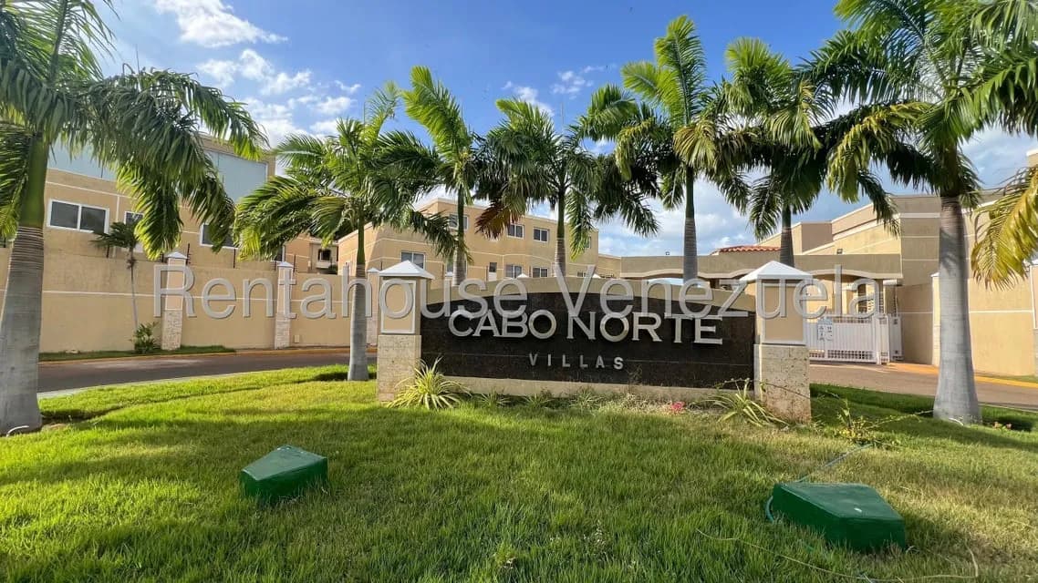 Townhouse (Multiples Niveles) en Venta en Lago Mar Beach, Zulia