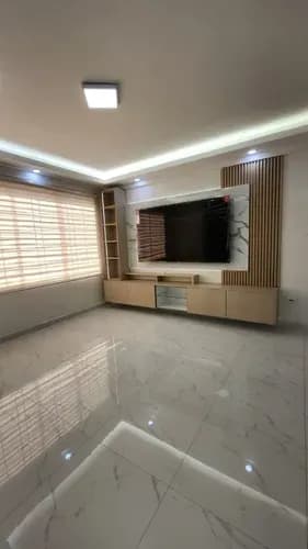 Leslie Ofrece Tonwhouse En Venta En Manantial Res, Villas Tinajero (clientes)