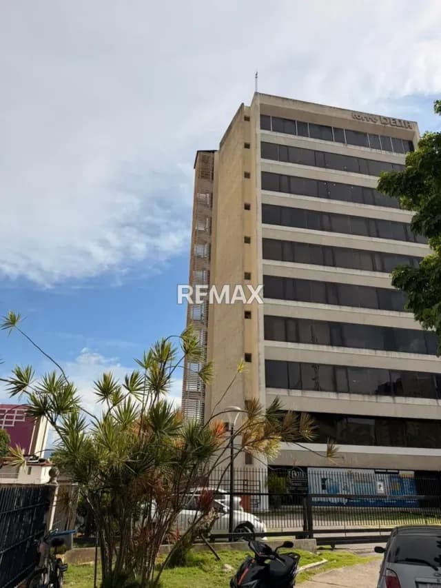 En Alquiler Amplia oficina excelente ubicacion a una cuadra de la Avenida Los Leones Barquisimeto