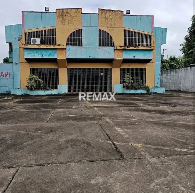 Ofrezco en venta local comercial (antiguo Repuestos Dinamita) con galpón integrado, oficinas y apartamento