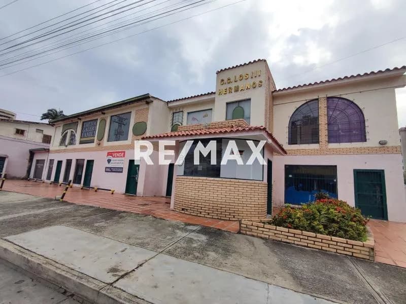 VENTA CENTRO COMERCIAL MUY CERCA DE LA AV BOLIVAR - VALENCIA