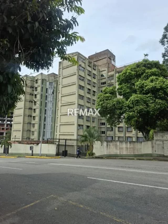 se alquila apartamento