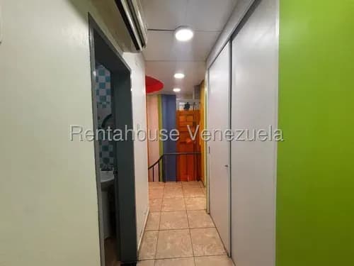 Yolmar Mendoza Vende Fondo De Comercio, Al Este De Barquisimeto, Totalmente Equipado, Con Mobiliario Moderno.