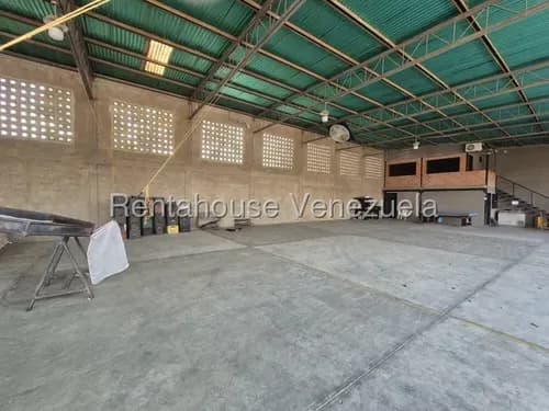 Amplio Galpón De 762m2 En El Oeste: Ubicación En Esquina Cerca De Mercabar Y Tanque De 18.000l @eloisabermudez.rah