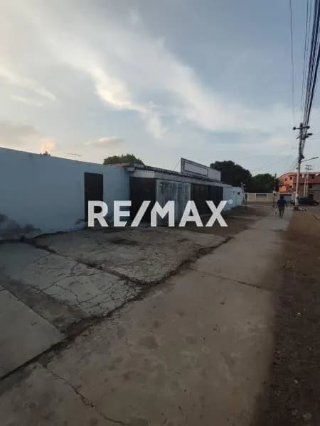 Terreno cercado de 450 m2