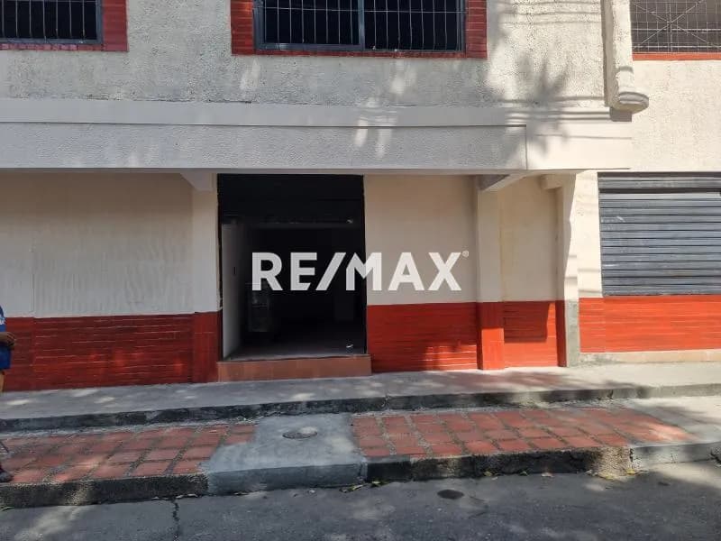 SE ALQUILA céntrico local comercial ubicado en Acarigua Centro comercial las morochas