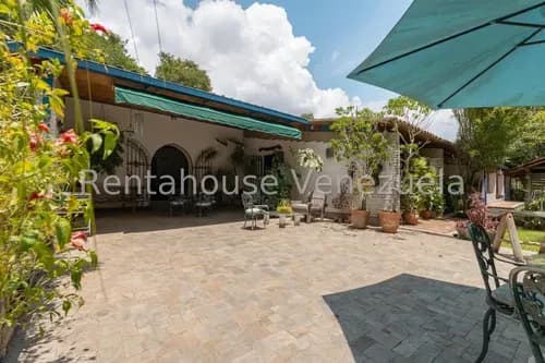 Casa En Venta En Los Campitos Caracas 5000 Metros Terreno Jardin Piscina Angela Tochon