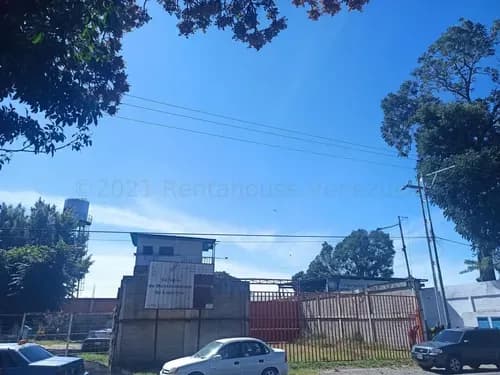 Terreno Con Galpón En Venta En El Macaro En Turmero Aragua 26-13278 Irrr