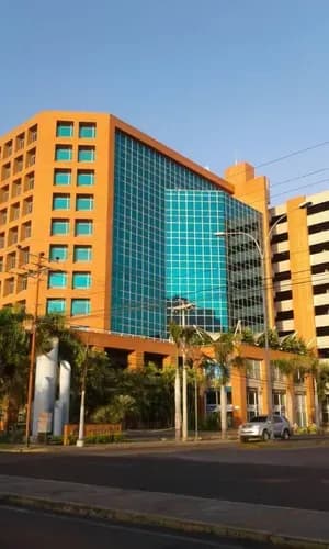 En Alquiler Moderna Oficina En Centro Empresarial De Lecheria