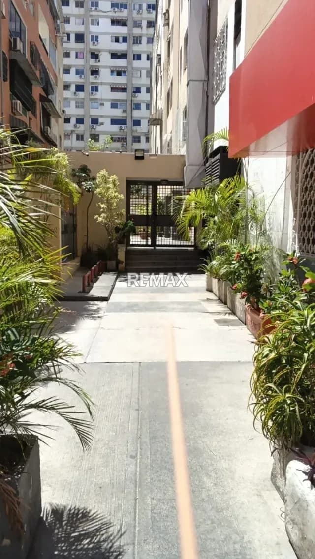 Venta de PH en Los Palos Grandes, Primera Avenida