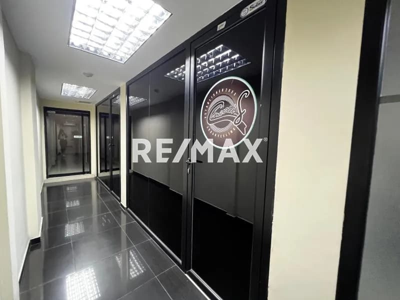 EN ALQUILER OFICINA 13,74 M2 EN CENTRO MARACAY