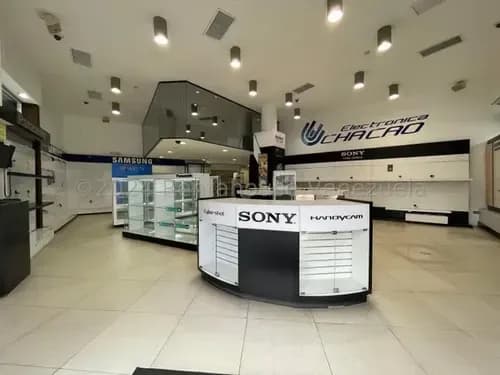 En Av Francisco De Miranda (chacao) Se Vende Local Comercial De Tres Plantas. 26-11595