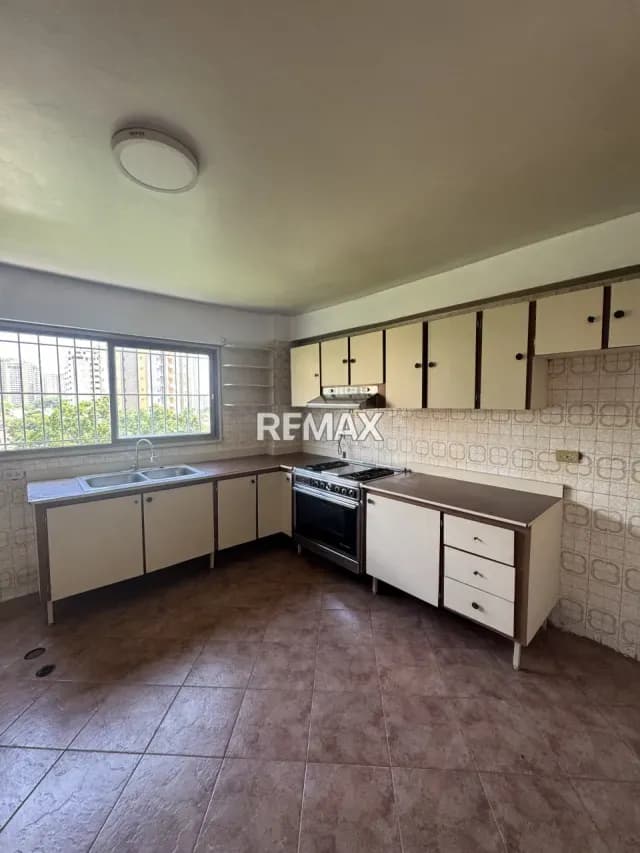 Apartamento con hermosa vista en venta en Trigaleña Baja, Valencia, Carabobo, Res. Bella Vista I