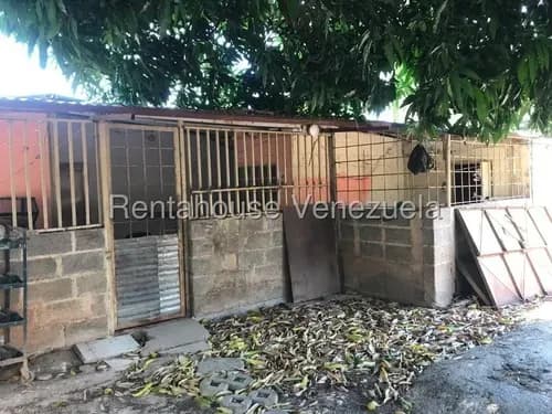 Casa Granja De 2.000m2 Con 3 Habitaciones, Agua De Manantial Y Árboles Frutales En Venta En Los Naranjillos Cabudare,lara Rc