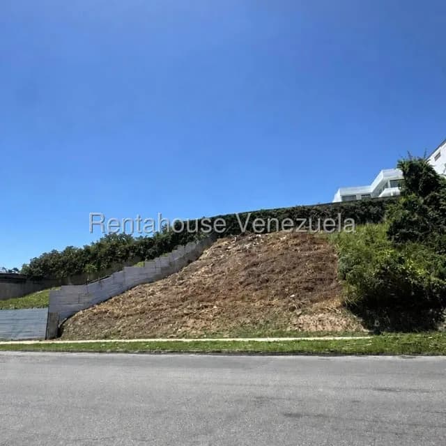 Terreno (Comercial) en Venta en Prados del Este, Distrito Metropolitano