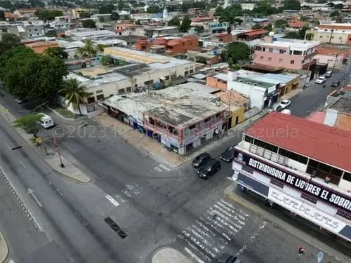 Erika Armeya, Vende Edificio Con Locales Comerciales Y Apartamento, En La Av. Venezuela De Barquisimeto. Flex; 26-8086