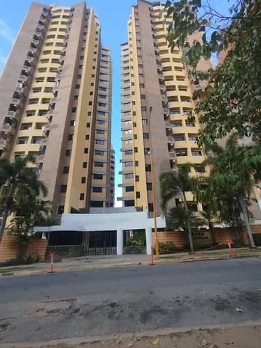 Angelica Rivas Alquila Apartamento En Residencias Bahía Platinum, Urbanización La Trigaleña, Valencia Vzla