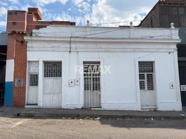 VENTA inmueble Doble propósito Casa + Local comercial + Apartamento Ubicado en el centro de la ciudad
