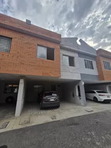 Se Vende Townhouse Santa Cruz San Diego Obra Gris Con Adelantos.