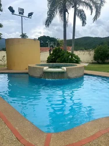 Venta De Hermosa Casa En Urb El Solar Guataparo Consta De: 2.275 Mts. De Terreno 500 Mts2 De Construcción Distribuida Asi Segunda Planta: -habitación Principal Con Vestier Mas Closet Y