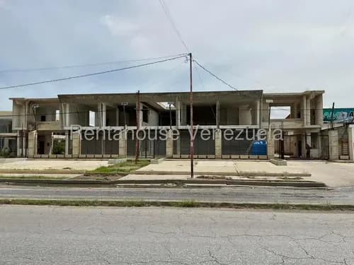 Vendo Construccion De Centro Comercial Ubicado En Avenida Principal Del Oeste De Barquisimeto Lara Rc
