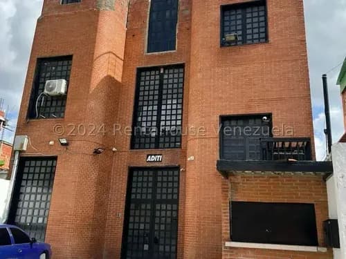 Amplio Depósito En 2do.piso Con Gran Terraza En Alquiler. Urb. Boleita Sur.