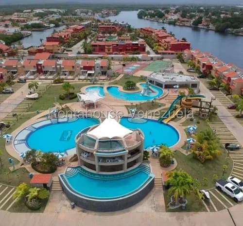 Hermoso Townhouse En Puerto Encantado Higuerote 26-7671