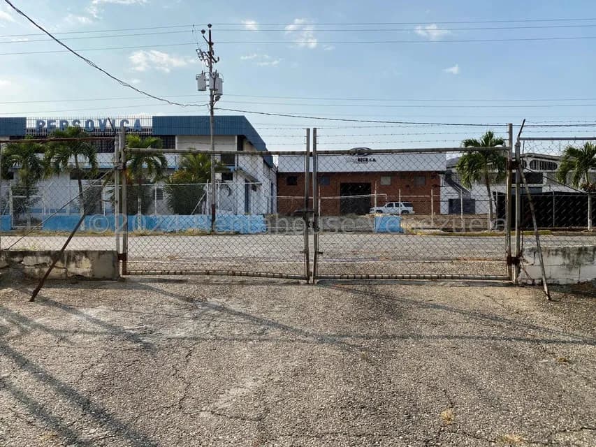 Comercial (Industrial) en Venta en Zona Industrial 2, Lara