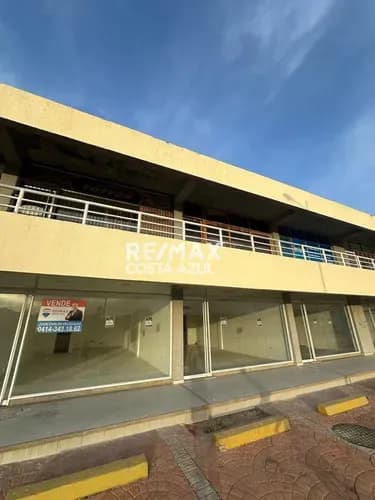 Se Alquila Espacioso Local Listo Para Operar En El C.c Caribbean Tucacas.