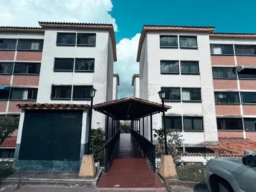 Apartamento En Venta Ubicado En La Urbanización La Quinta Los Teques Primera Etapa Cd