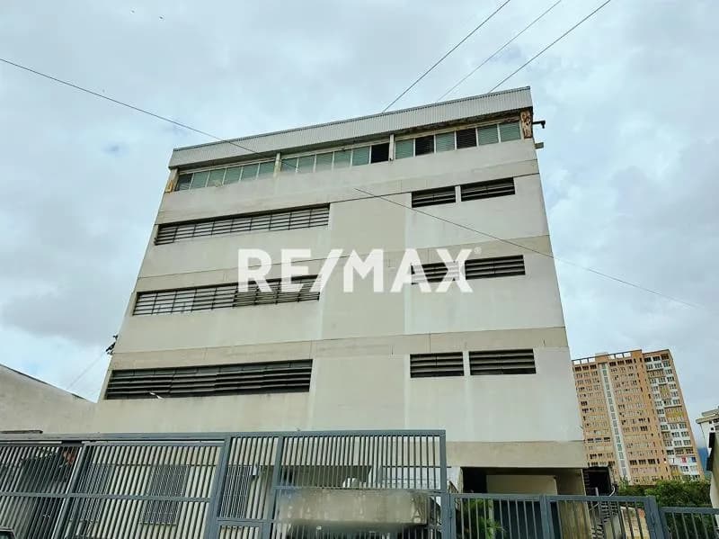 Edificio En Alquiler En La Zona Industrial De Palo Verde