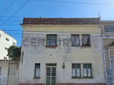 Terreno con Bienhechuría, C. Zamora Porlamar. media cuadra antes boulevard Gómez