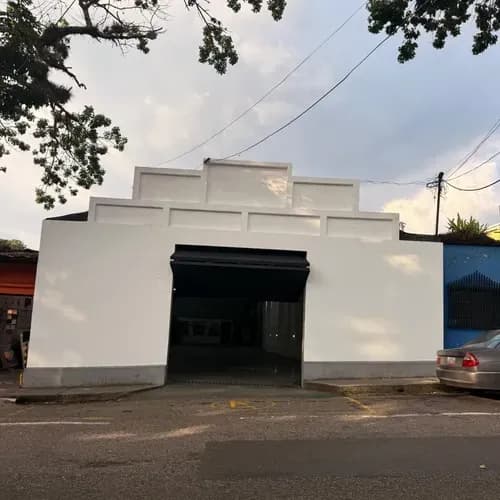 Obdu/ Se Alquila Galpón En Barrio Obrero.